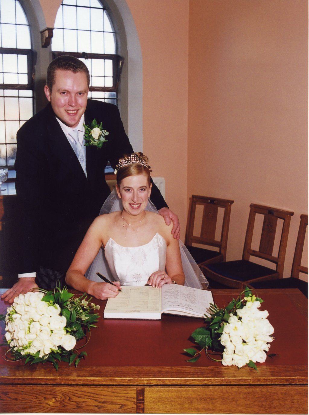 paulhelenasigningneg15.jpg